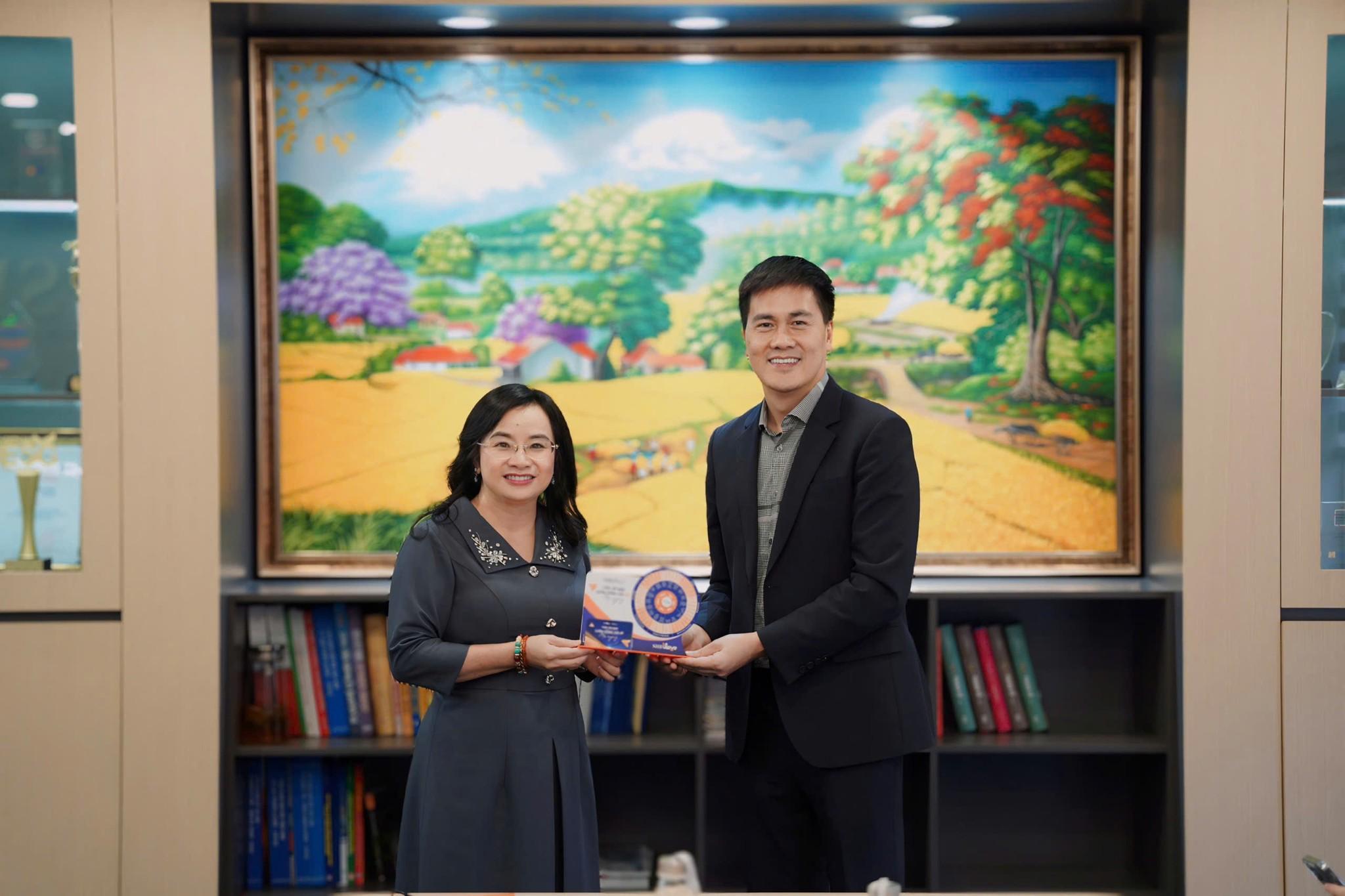 Những chiếc thẻ SHBithank đầu tiên đã được gửi tới Ban Lãnh đạo SHB!